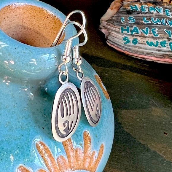 Hopi bearpaw earrings - Picture 2 of 3